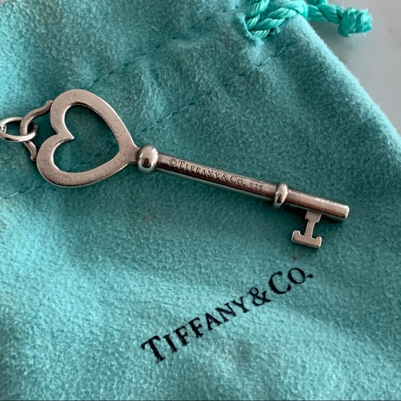 Tiffany & Co Key 🔑 ❤️ Pendant with chain 925 - Picture 2 of 5